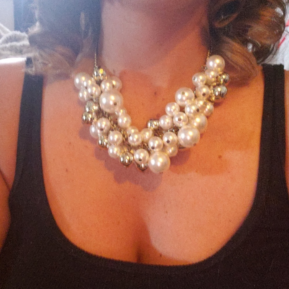Express pearl necklace